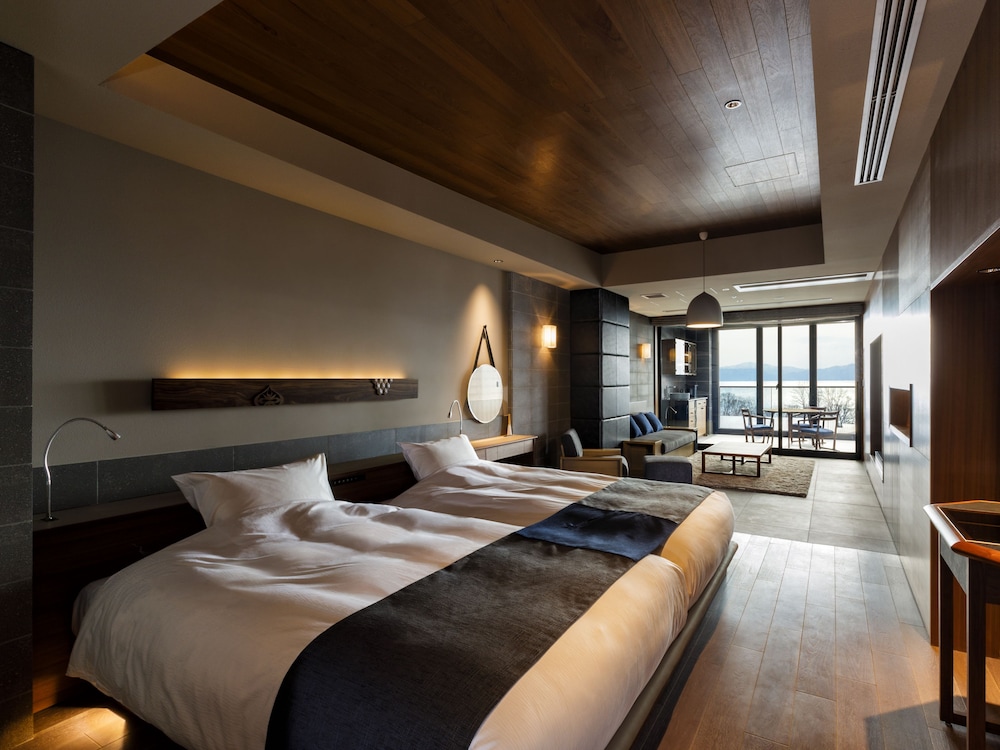 Sky, Resort, Suite, Twin Beds, Sofa, High Floor