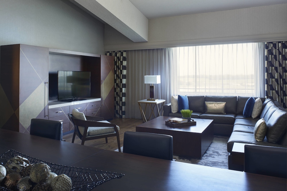 Kansas City Airport Marriott 31/64