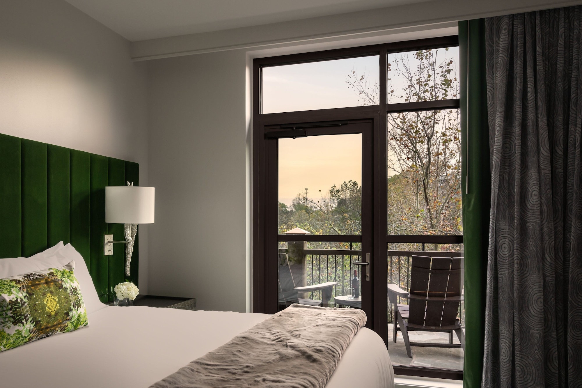 1 Bedroom, Suite, King Bed, Balcony