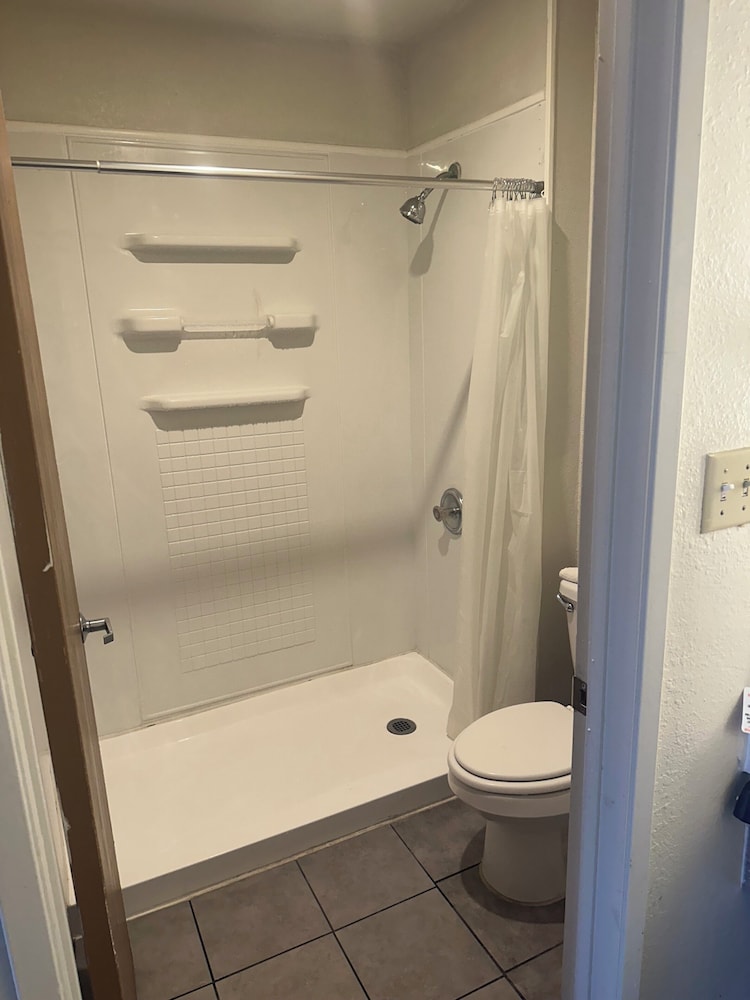 El Paso West Travelodge 13/14