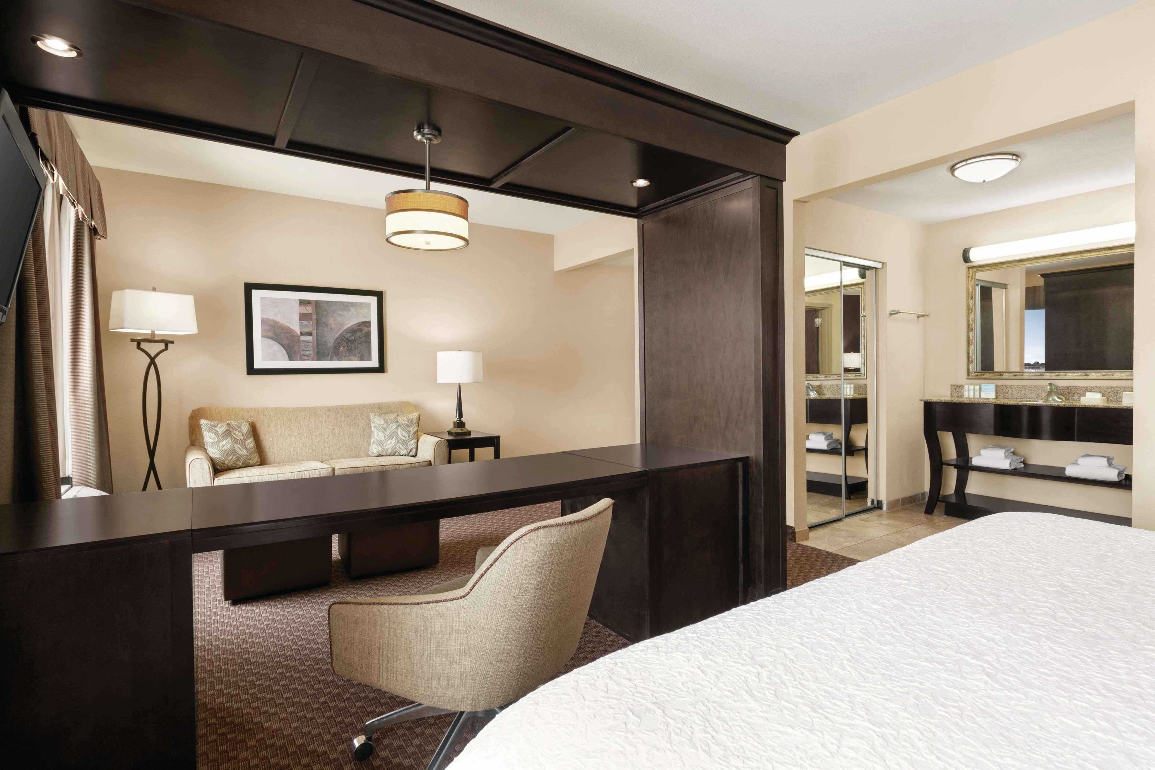 Studio, Suite, King Bed, Sofa, Smoking
