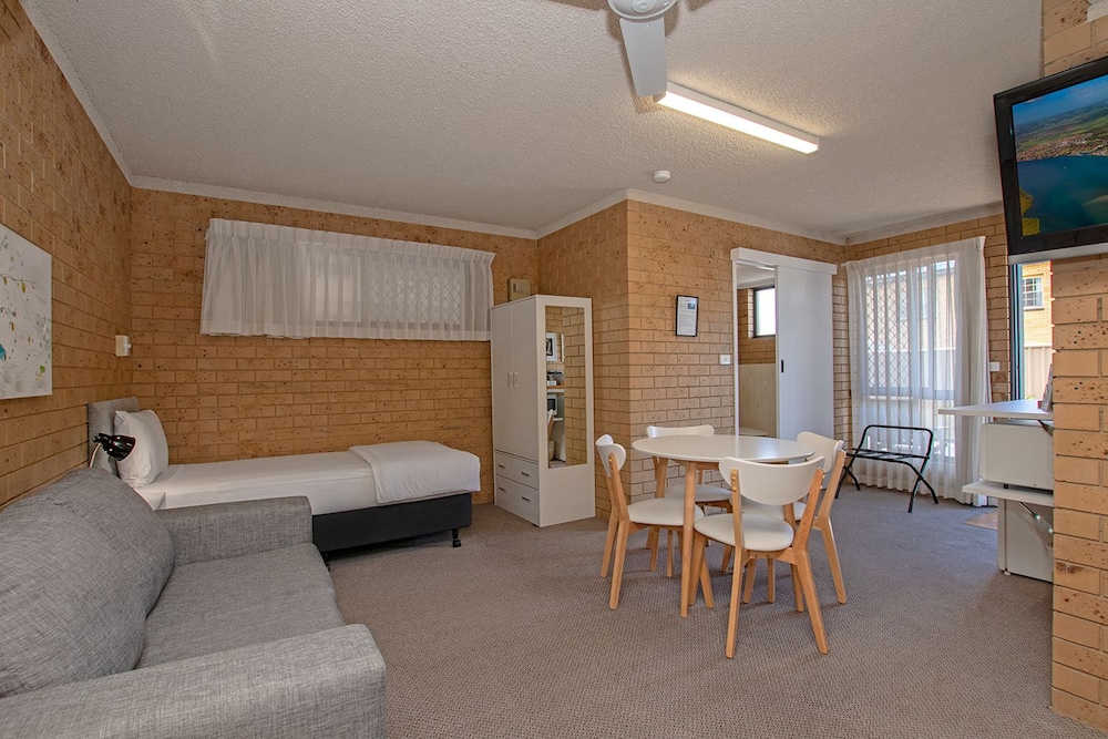 COAST INN MOTEL 30/59