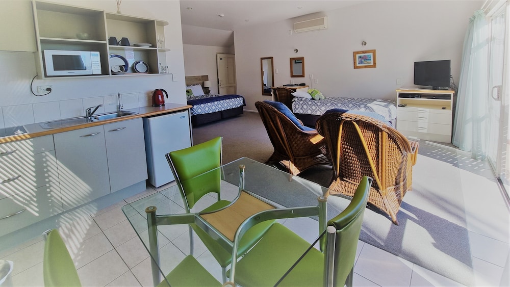 Admirals View Lodge 40/56