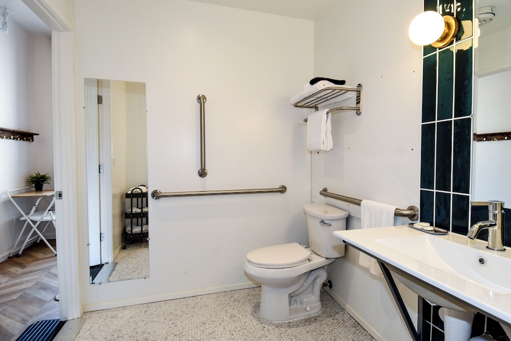 Highroad Hostel Dc 48/48