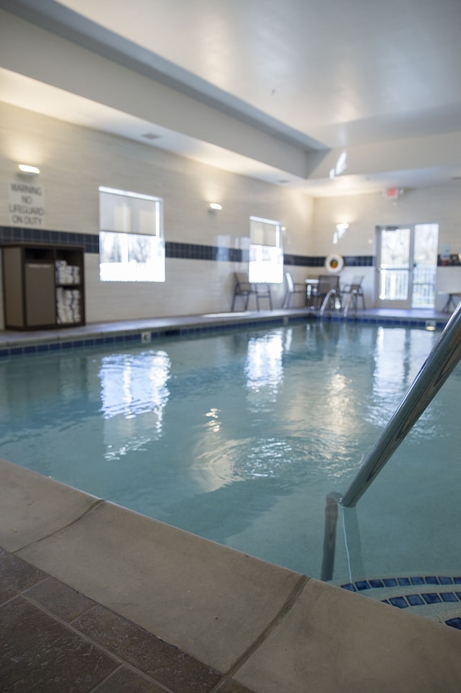 Holiday Inn Express Suites Edwardsville 23/45