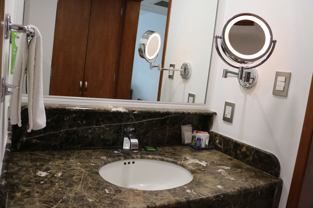 غرفة قياسية بسريرين مزدوجين، Sheraton Leon 3/3