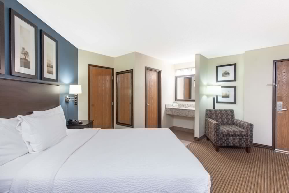 AmericInn by Wyndham Mankato Event Center 7/55