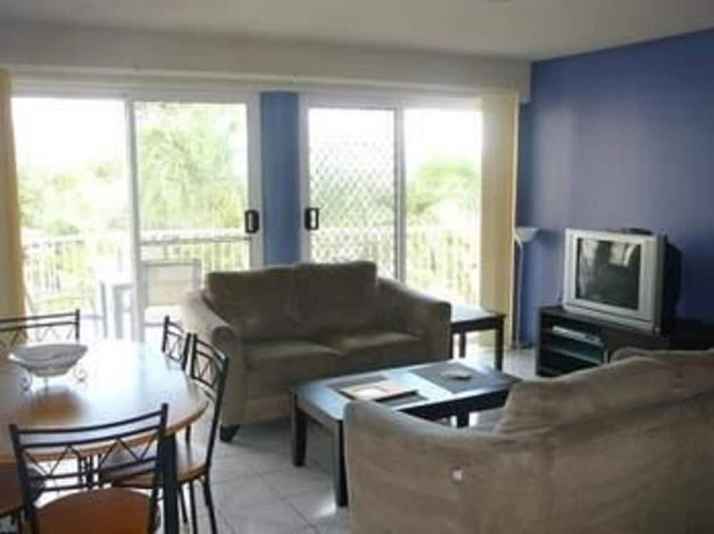 Bayviews and Harbourview Holiday Apartments 9/17