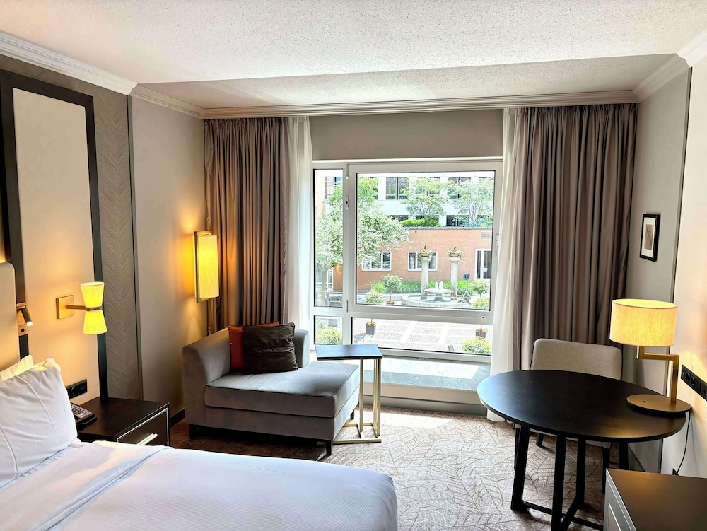 DELUXE, TWIN BEDS