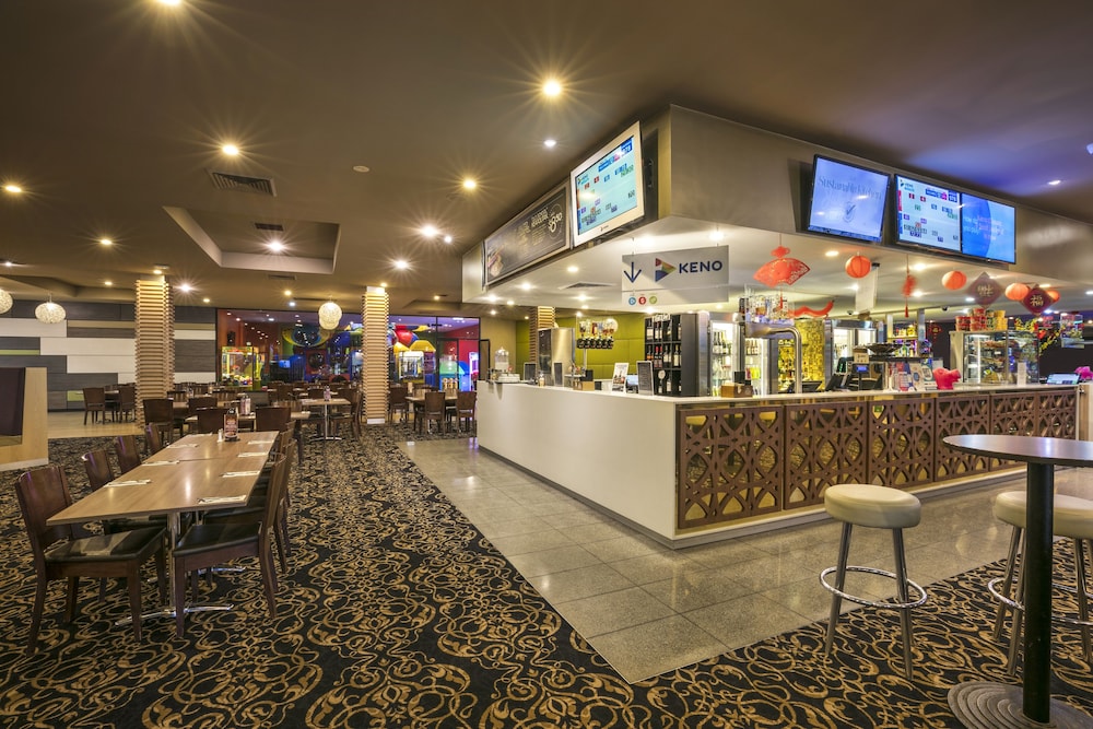 Waltzing Matilda Hotel 36/44