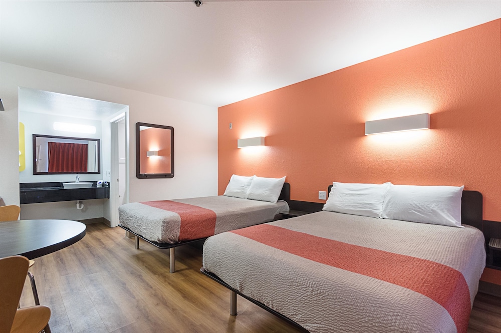 Motel6 Fresno, CA 16/51