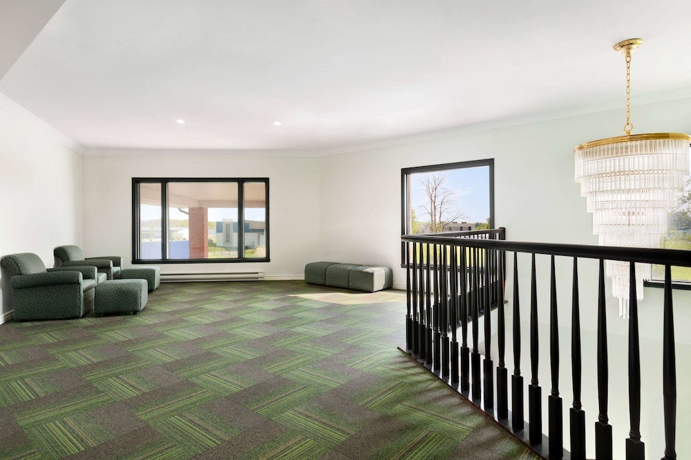 Travelodge by Wyndham Rigaud 16/20