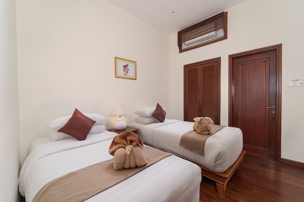 2 BEDROOMS, VILLA, SEA FRONT, PRIVATE POOL