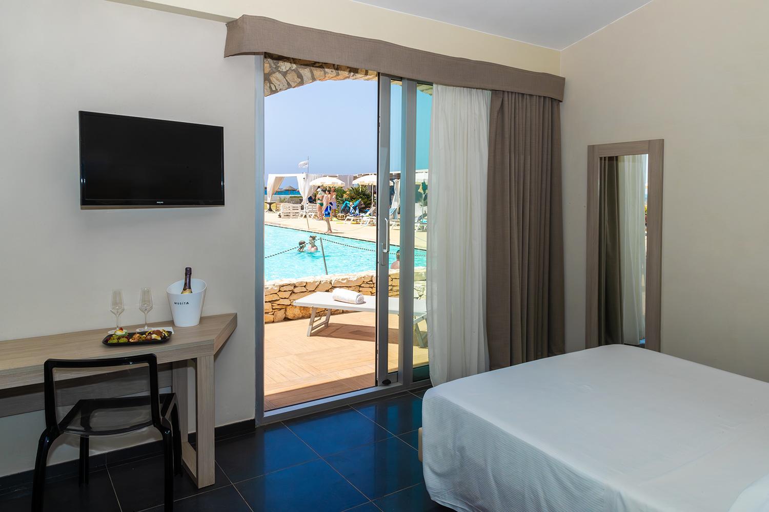 ROOM, DOUBLE BED, POOL VIEW