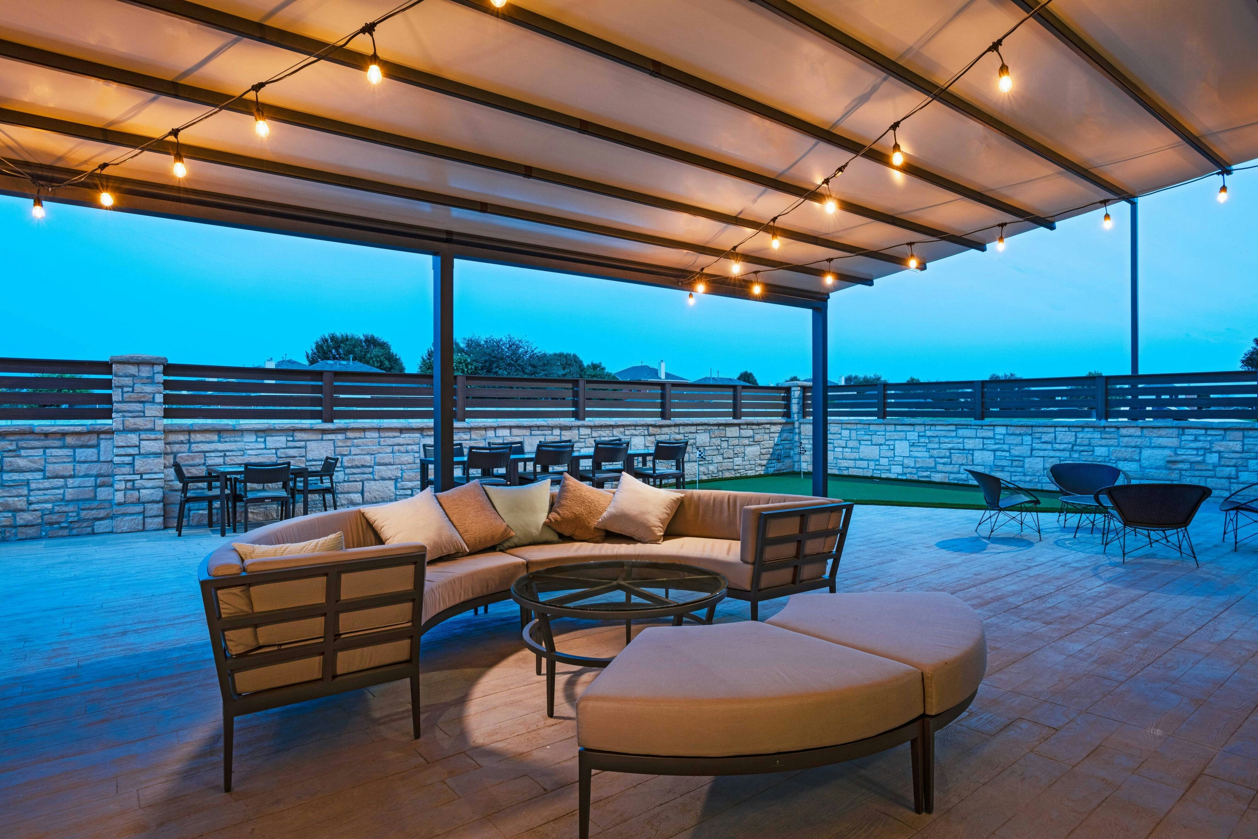 Courtyard by Marriott Dallas Grand Prairie 21/44