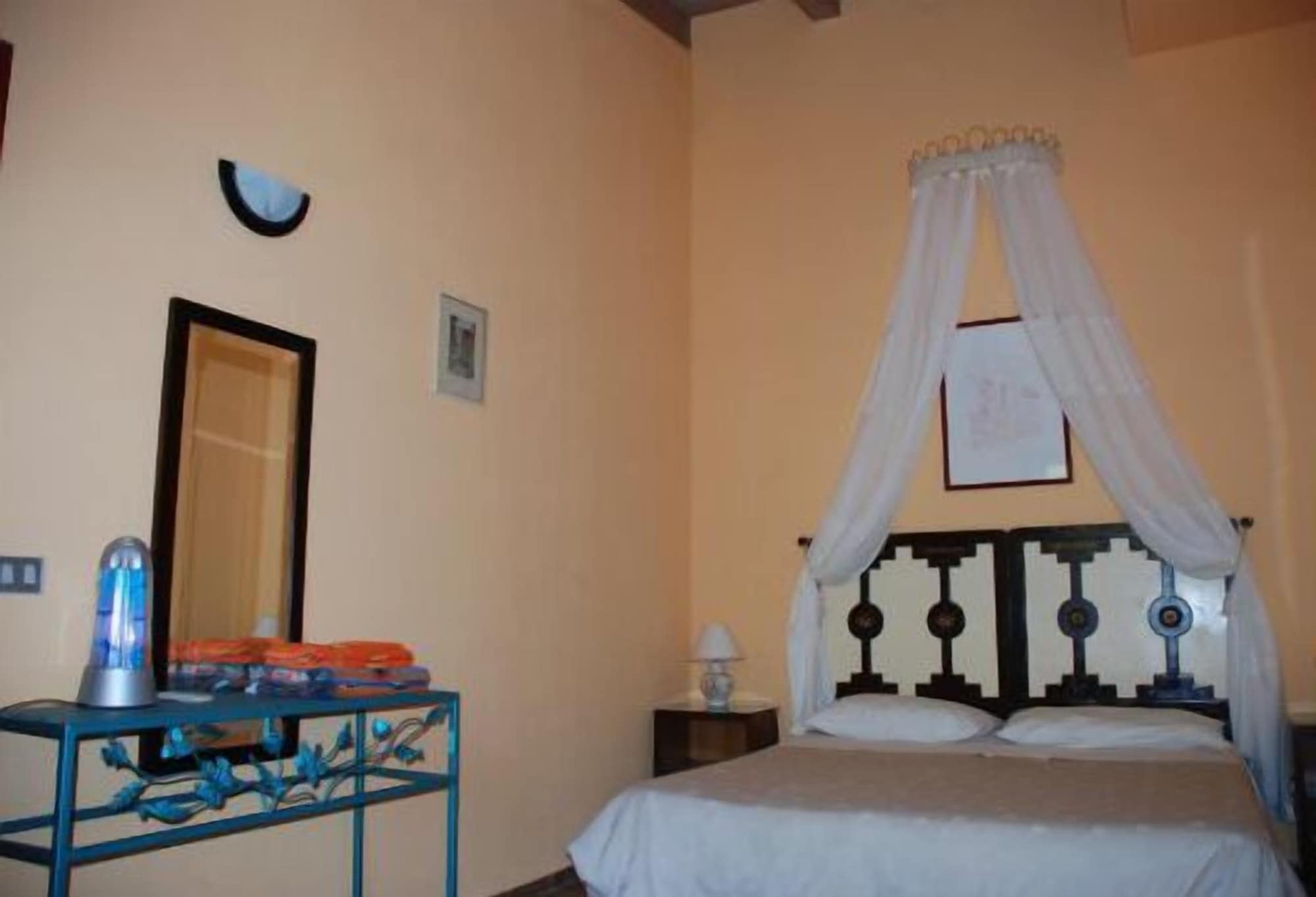 1 BEDROOM, APARTMENT, GARDEN AREA
