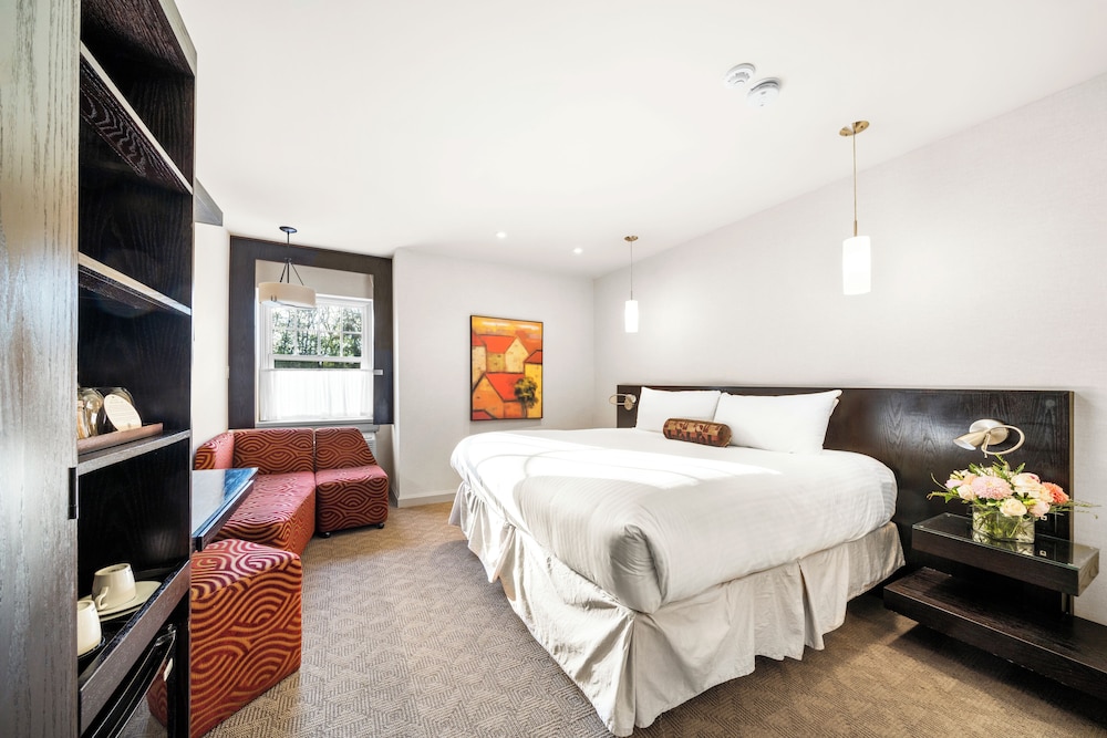 Classic, King Bed