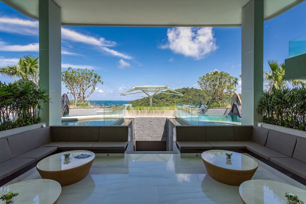Crest Resort and Pool Villas 35/50