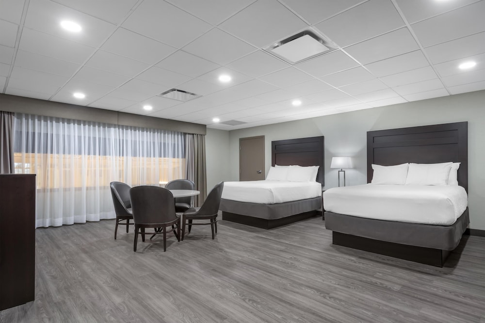 Standard, 2 Queen Beds, Pool View, Large