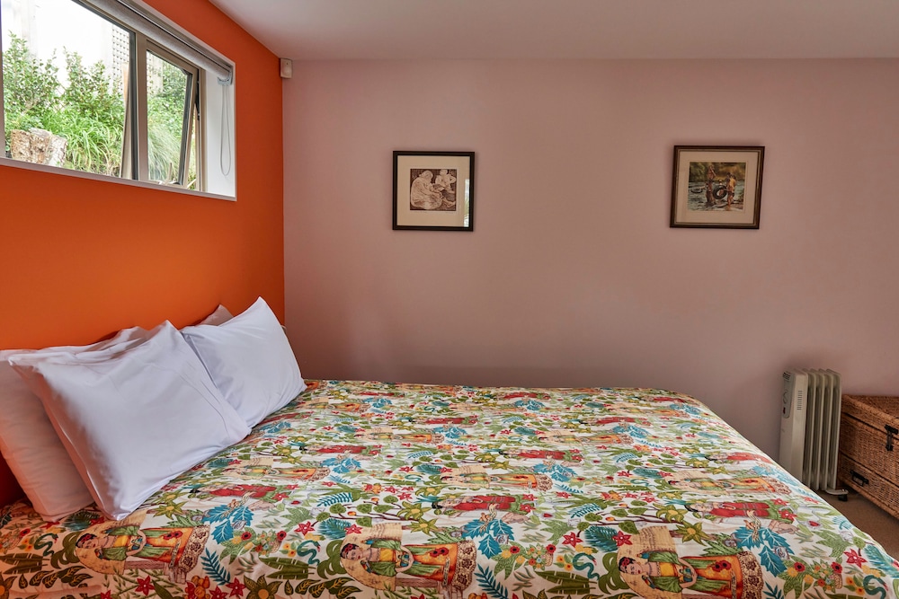 1 Bedroom, Apartment, Queen Bed, Beach Side, Sofa, Kitchenette