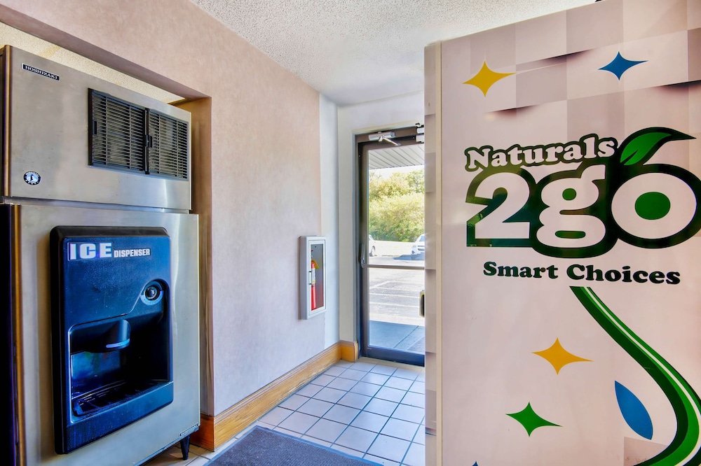 Motel6 Jeffersonville, IN - Louisville 8/33