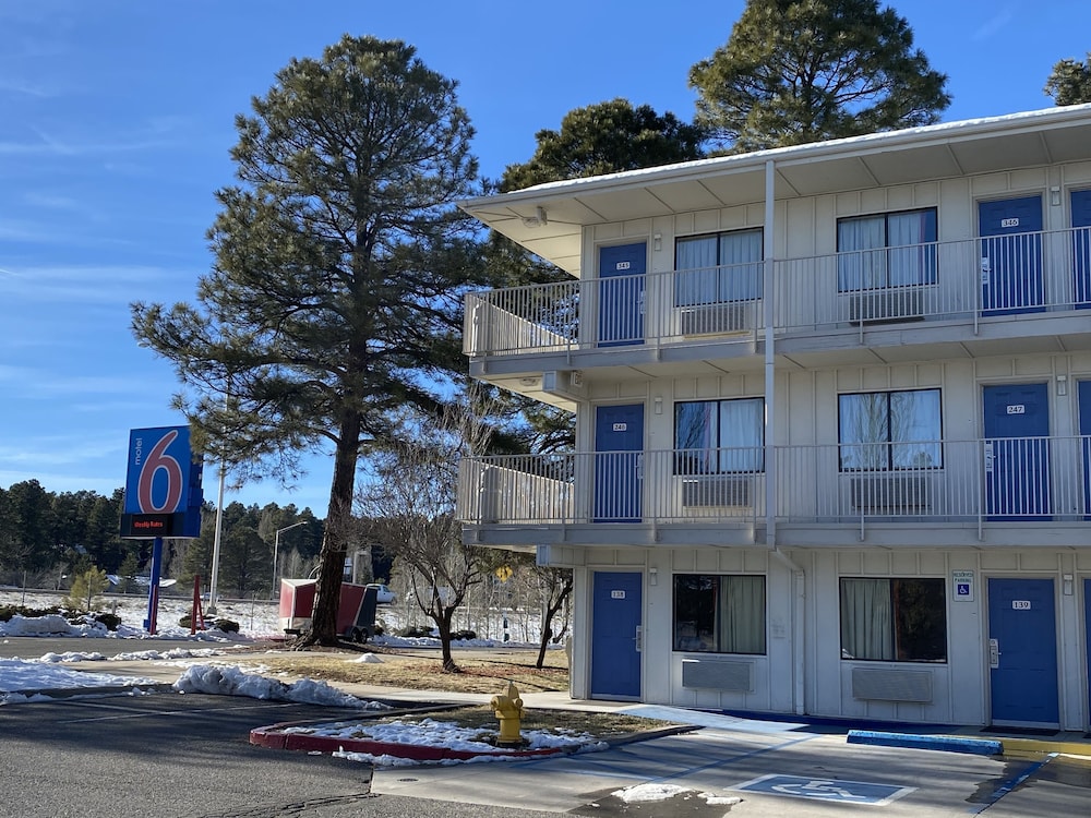 Motel6 Flagstaff, AZ - West - Woodland Village photo3
