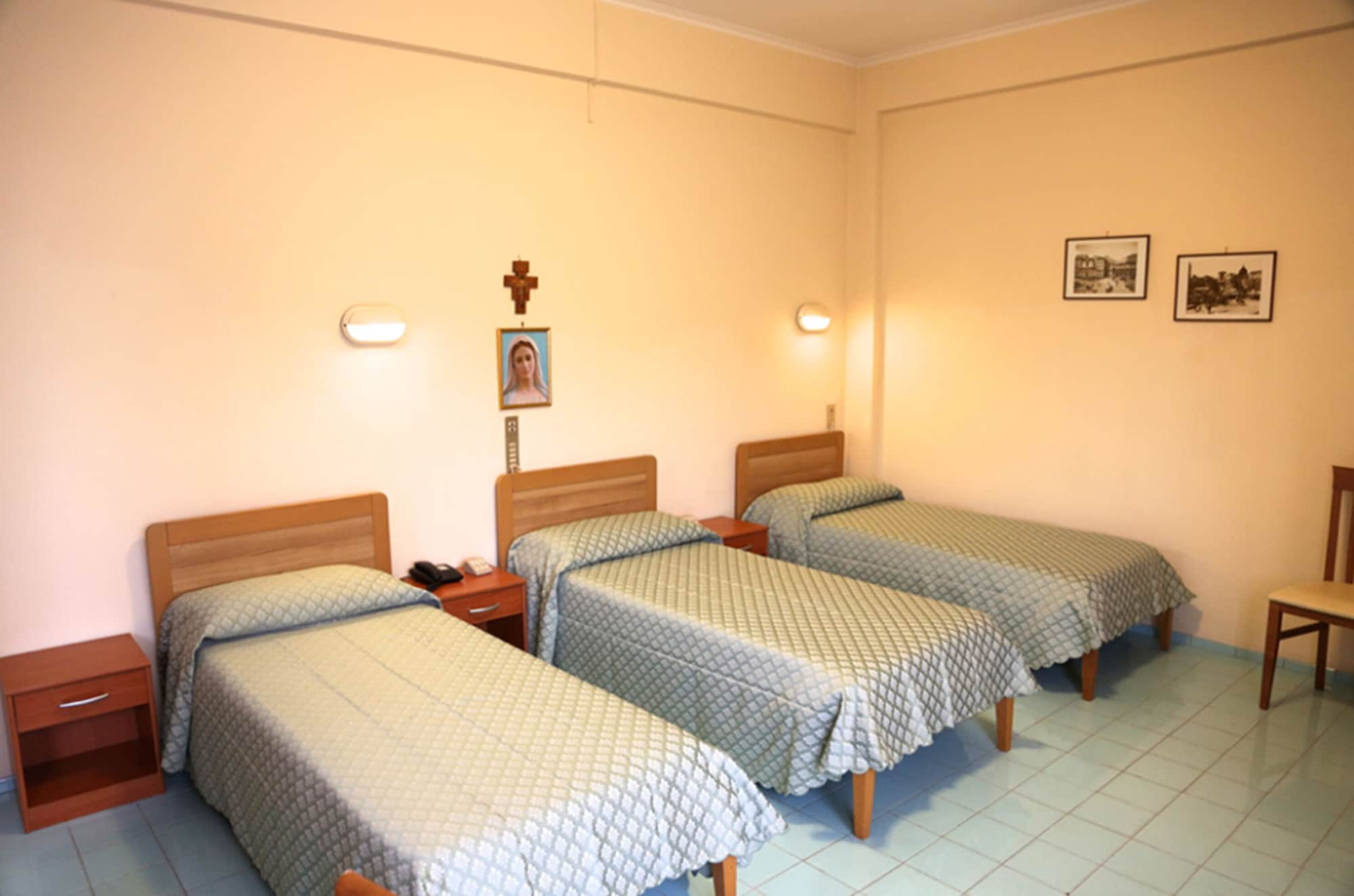 ROOM, TRIPLE
