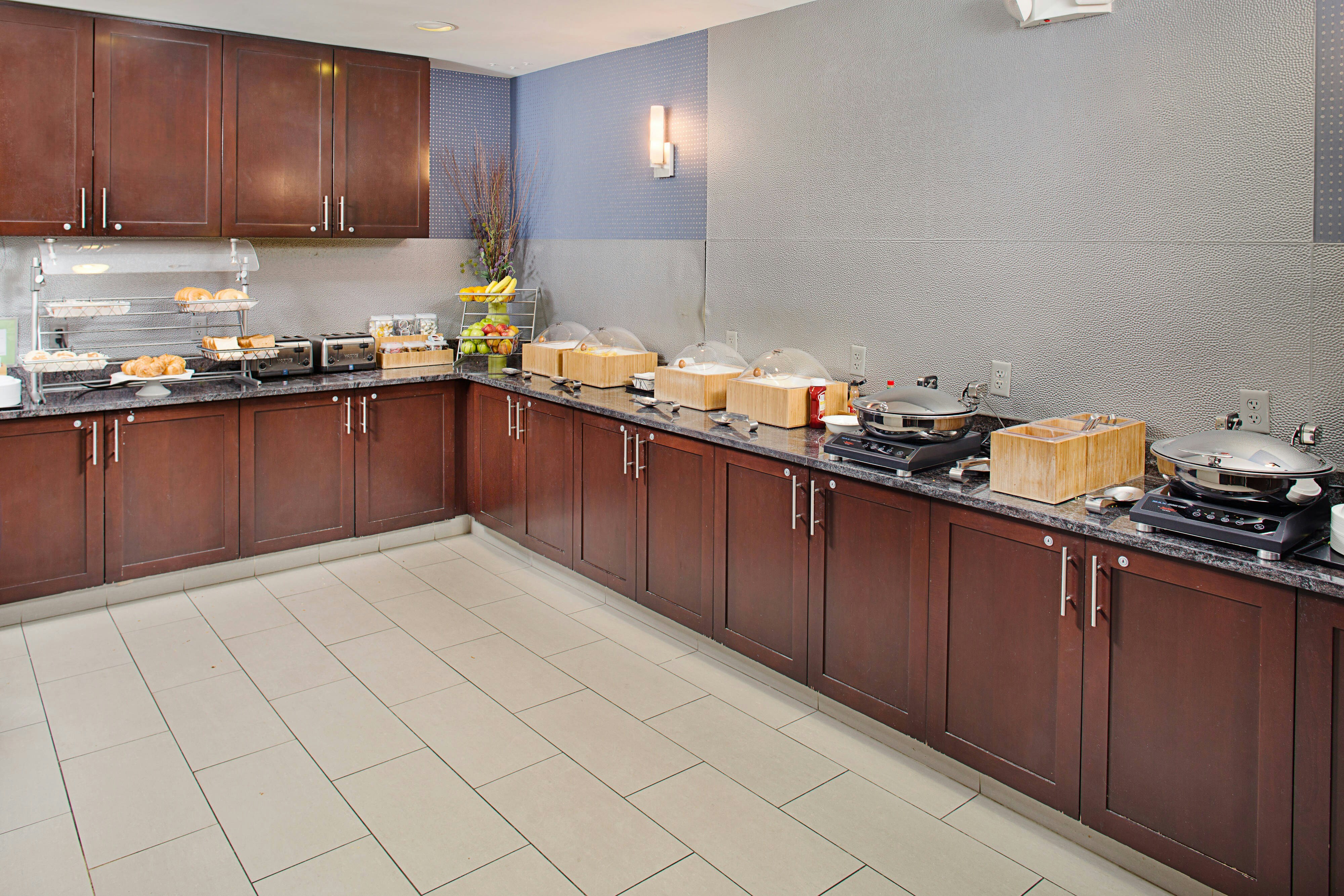 Lobby at SPRINGHILL SUITES MANCHESTER BOSTON REGIONAL AIRPORT, MANCHESTER - NH