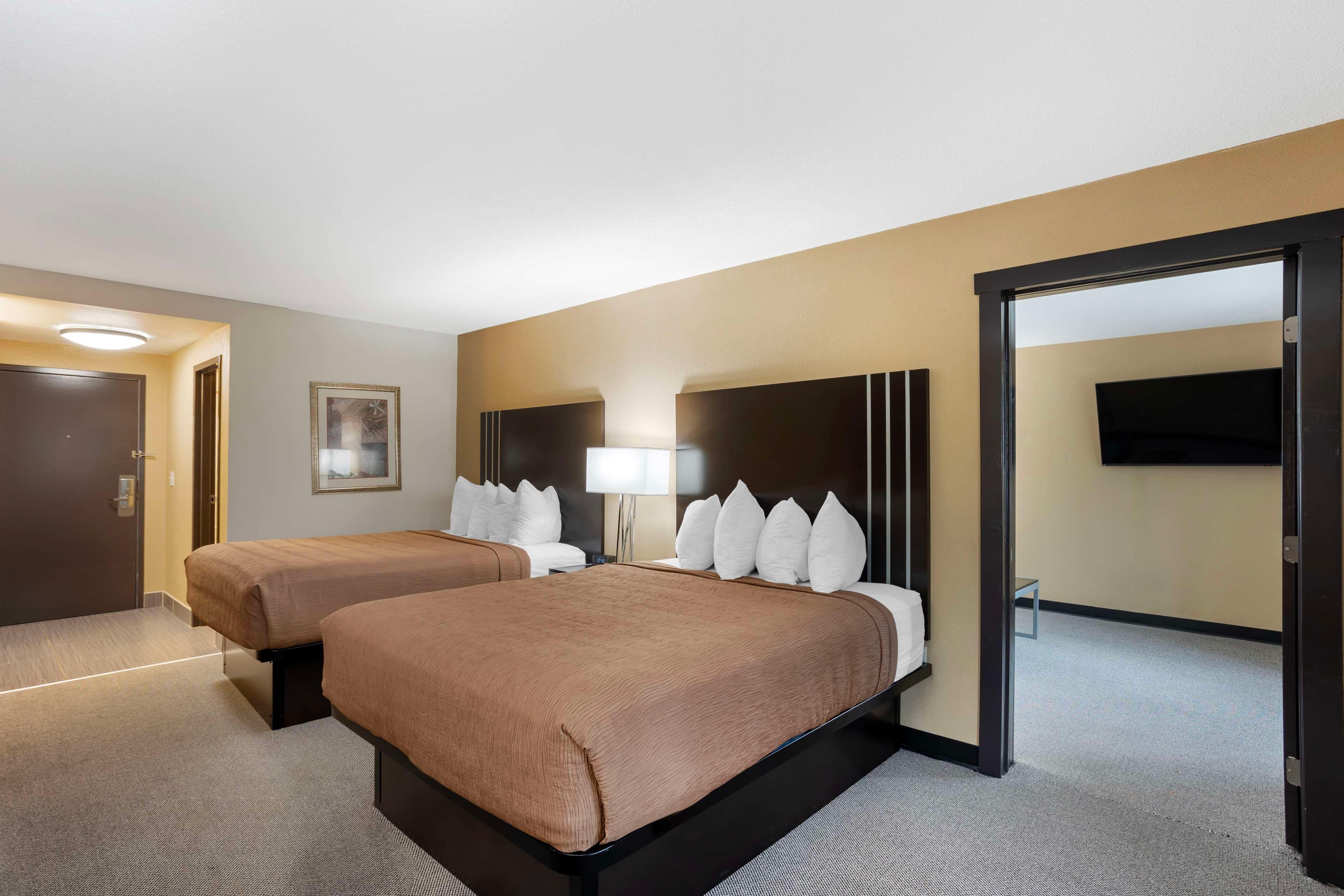 Suite, 2 Queen Beds, Best Western Plus Reading Inn & Suites 2/7