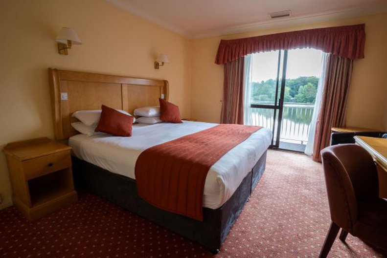 Lakeside International Hotel 4/10