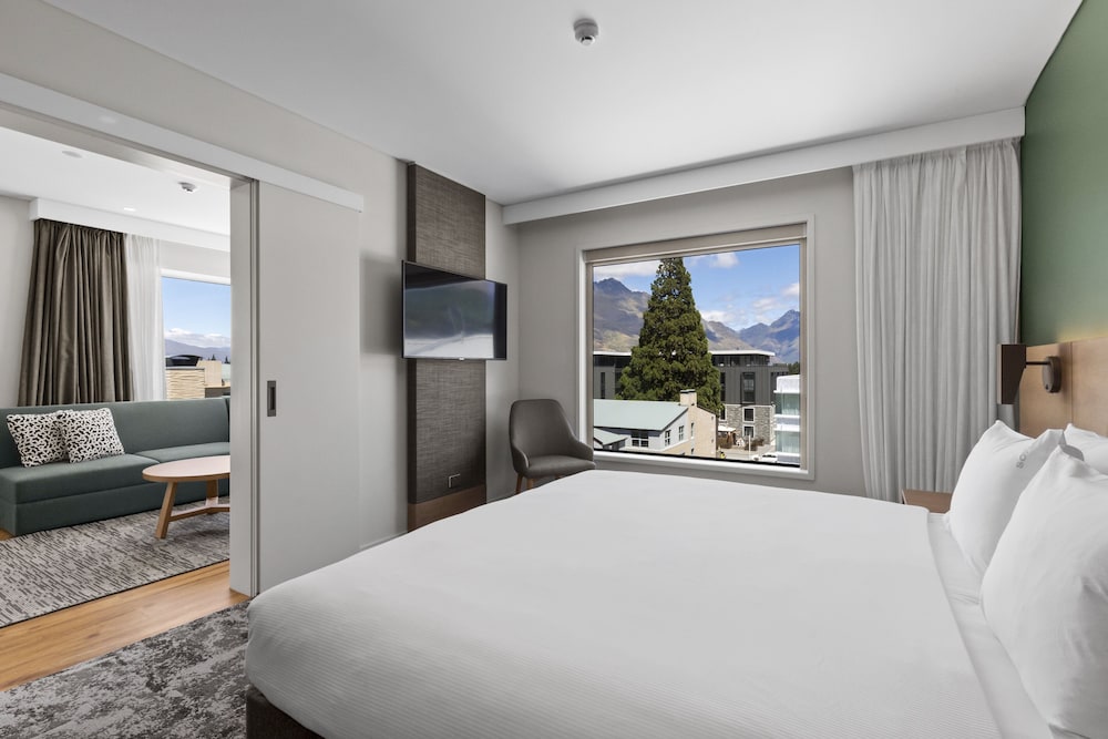 1 BEDROOM, SUITE, FOREST VIEW