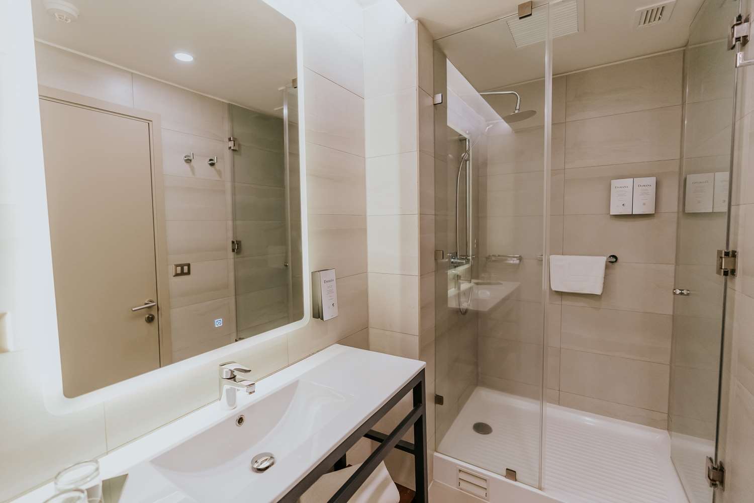 غرفة قياسية بسريرين منفصلين، Best Western Ferrat 4/4