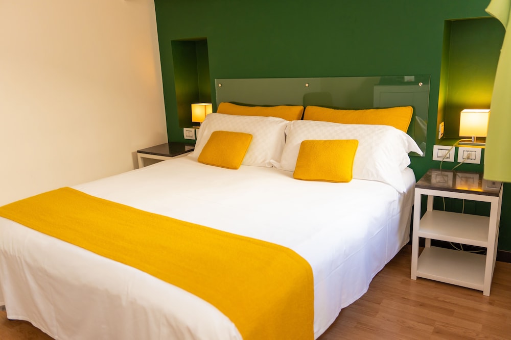 ROMANTIC, DOUBLE BED
