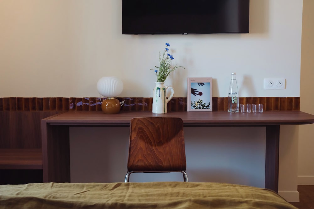 HOTEL CAMELIA INTERNATIONAL 7/50