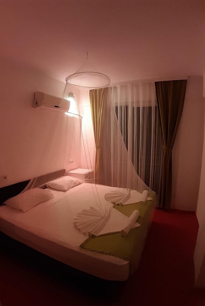 Caretta Caretta Hotel 24/41