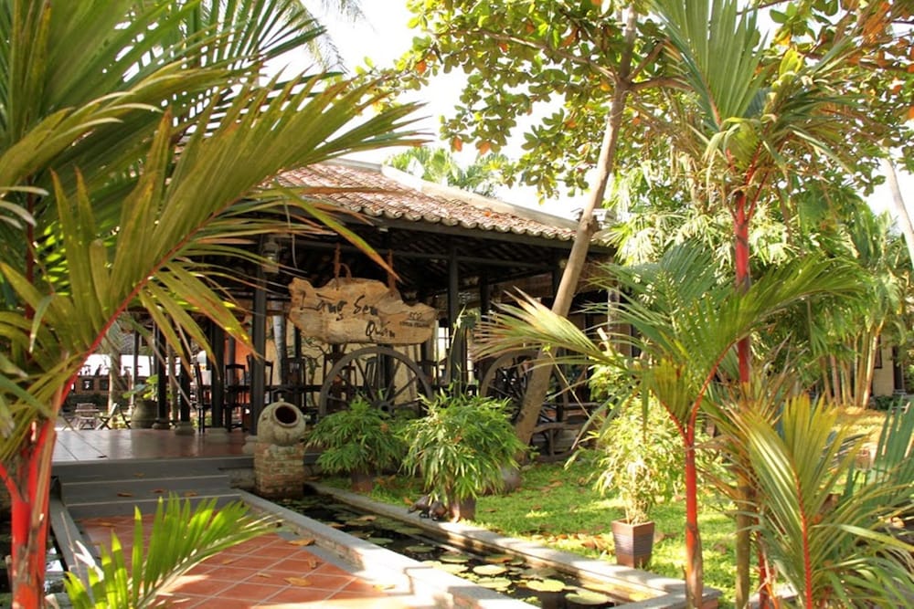 Lotus Village Resort 28/38