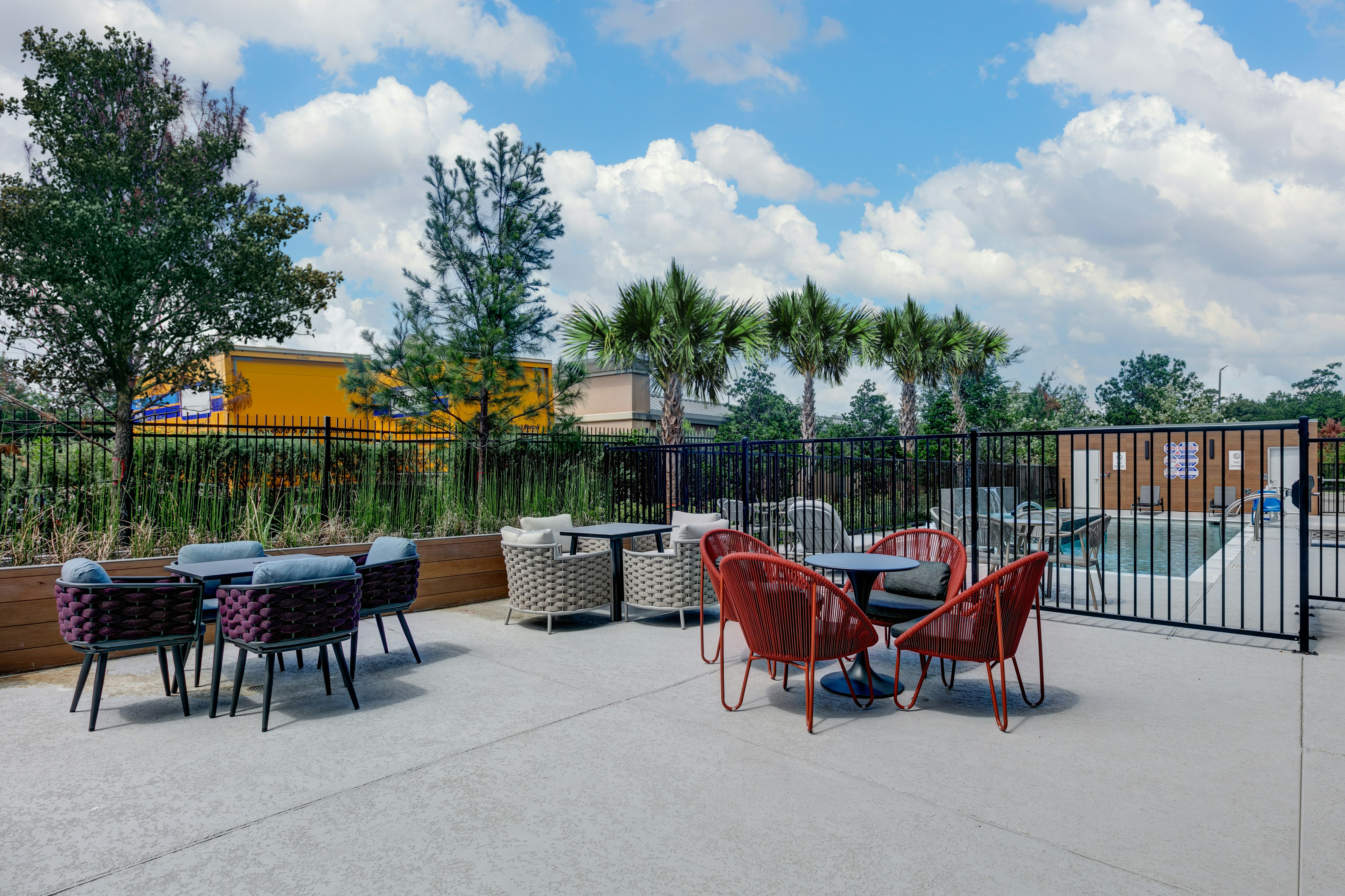 Hampton Inn & Suites Shenandoah The Woodlands, TX 22/31