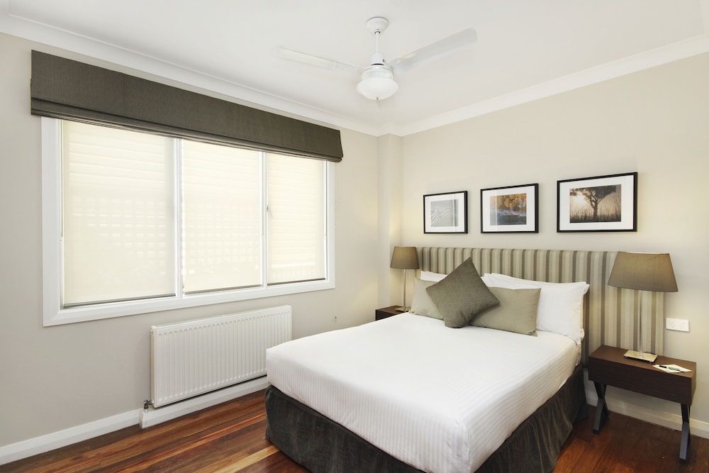 Petite, Double Bed