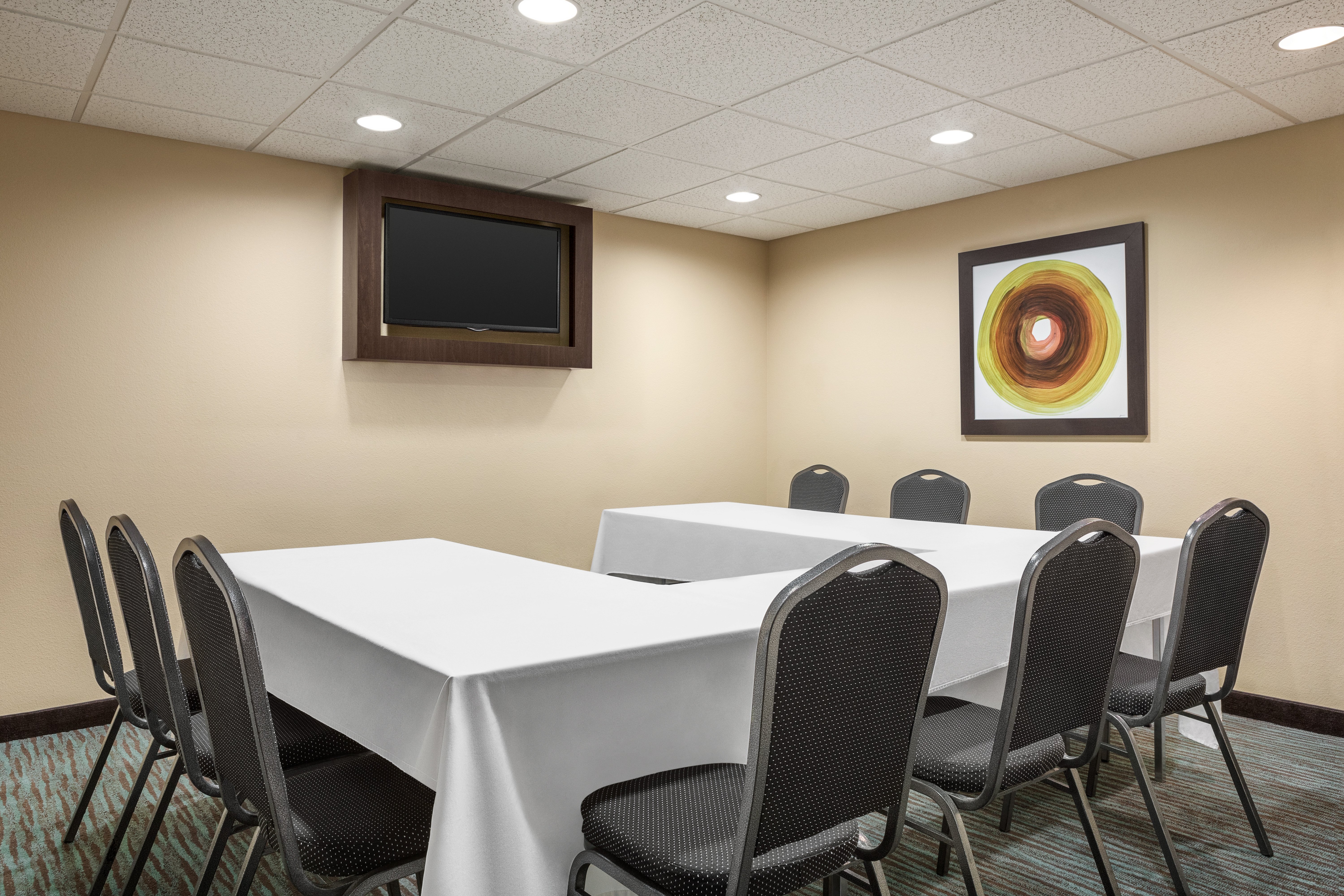 Holiday Inn Express Suites Colorado Springs Central 68/80