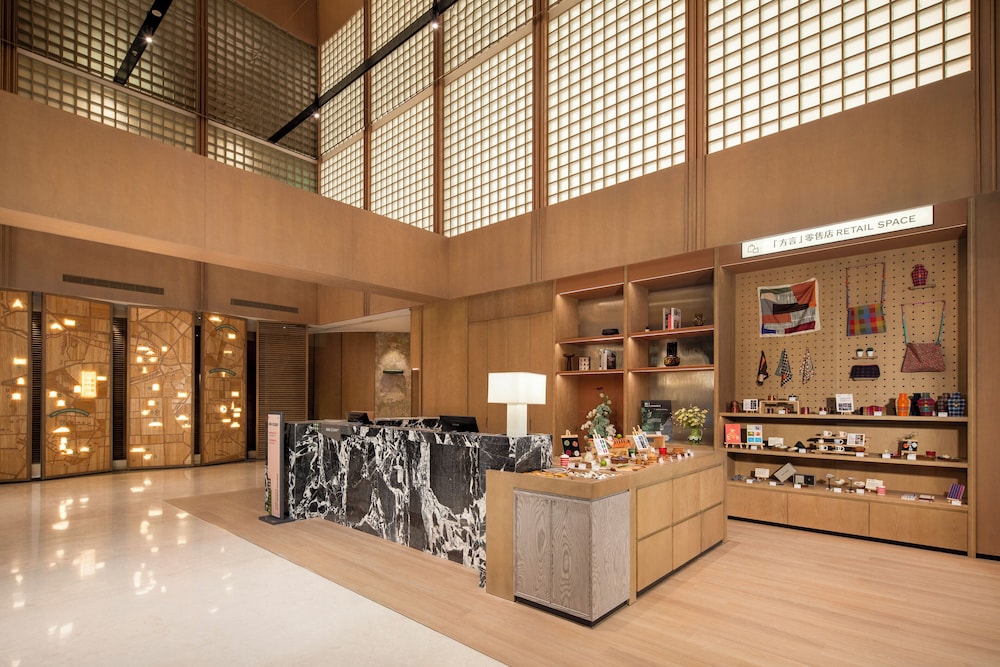 Sandalwood Hotel 7/48