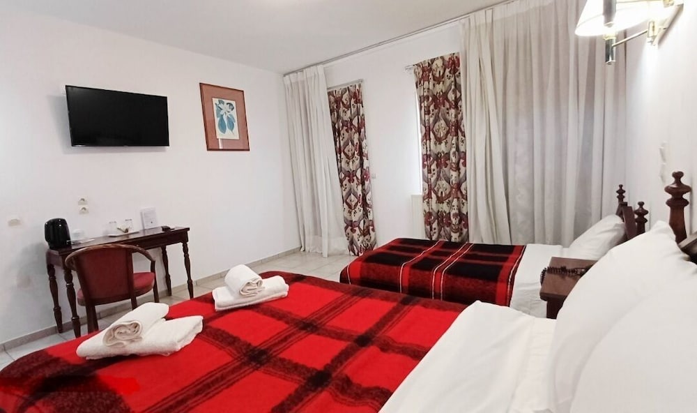 Dolphin Hotel 32/49