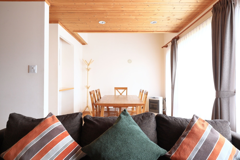 Bliss Cottage Sakura 23/27