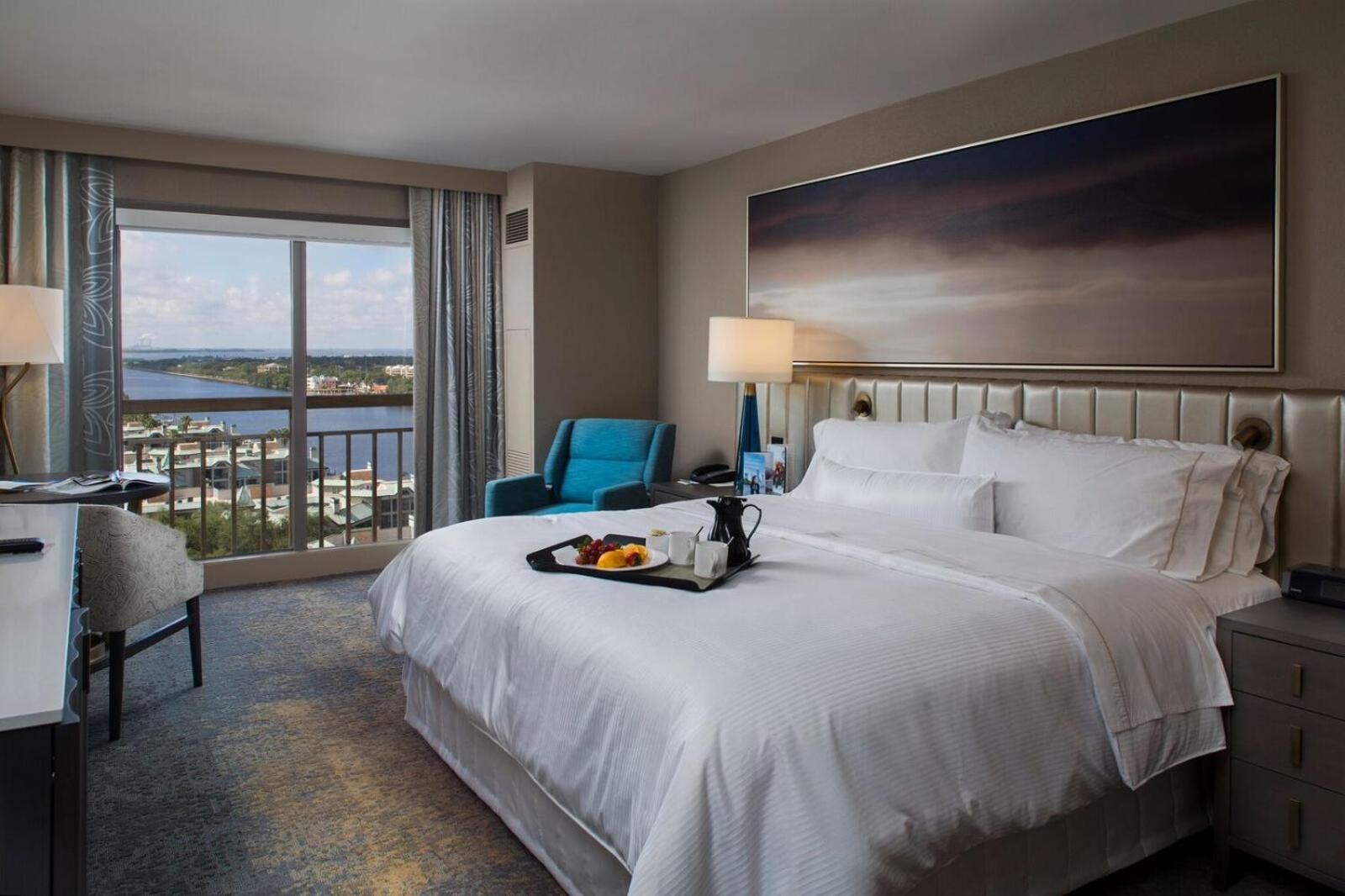 Guest Room, King Bed, Partial Harbour View