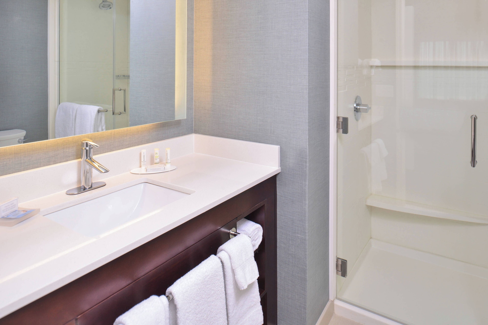 استوديو بسرير كينج مع أريكة، Residence Inn Cedar Rapids South 3/4