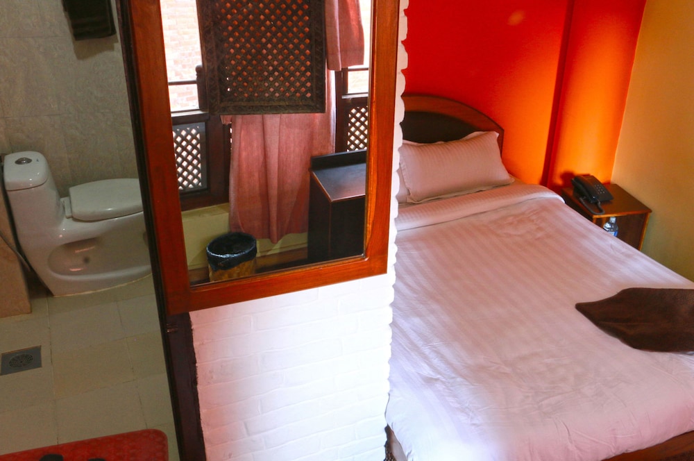 Siddhi Home & Restaurant 38/45