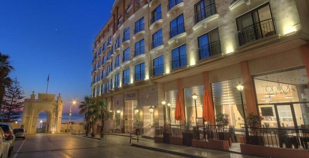 Vivaldi Hotel 2/71