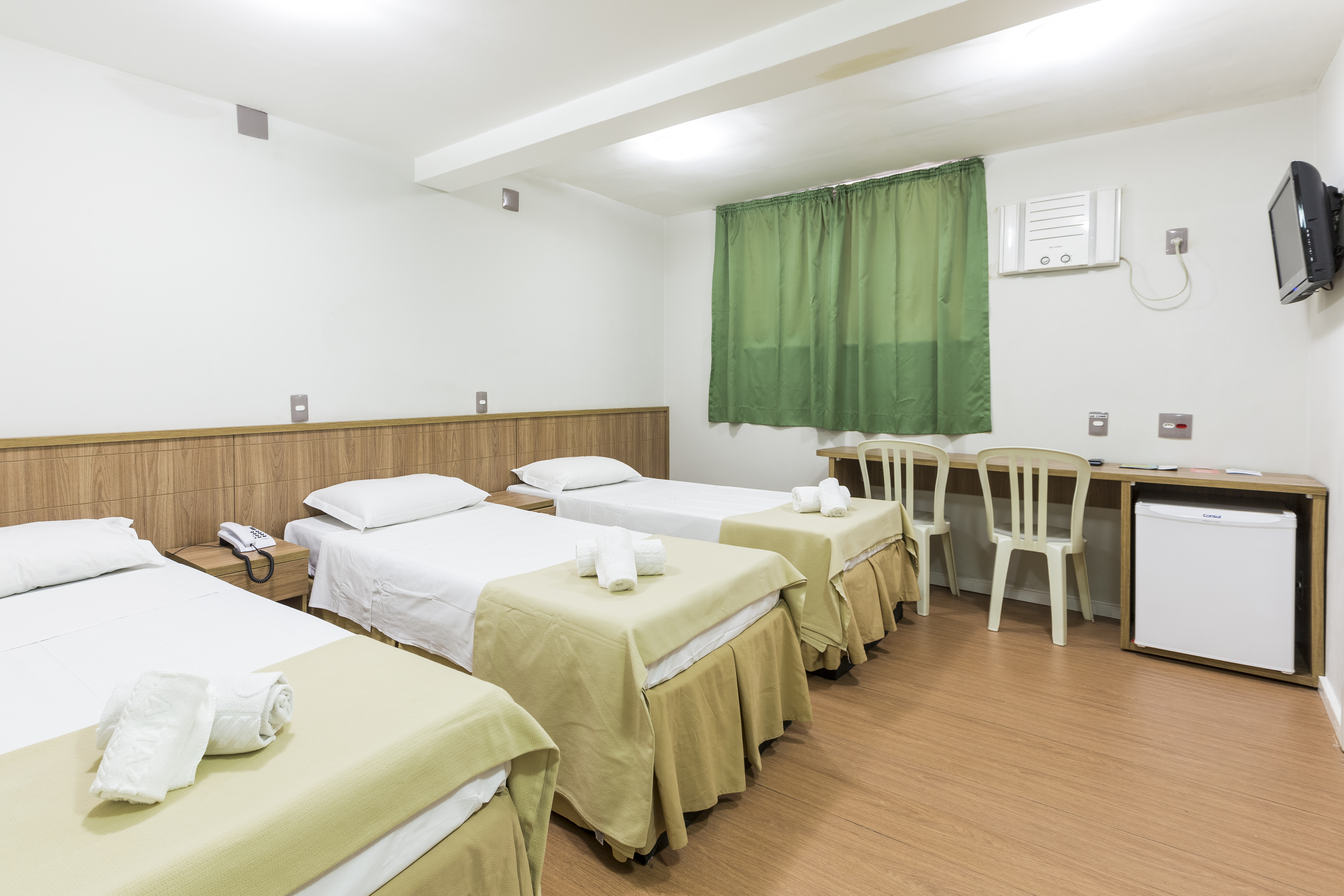 FAMILY, TWIN BEDS