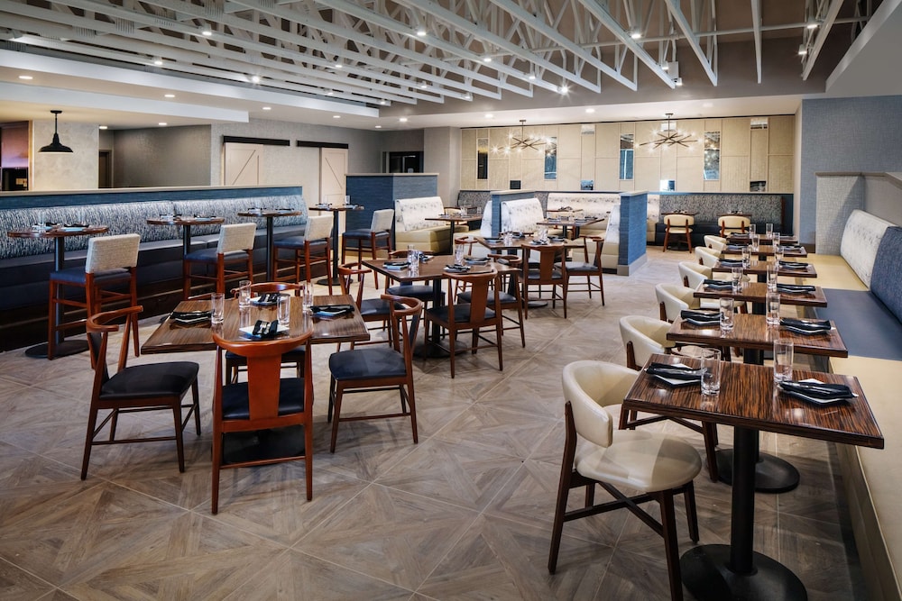 DoubleTree by Hilton Ann Arbor North (ex Holiday Inn Ann Arbor-Near The Univ. Of Mi) 34/49
