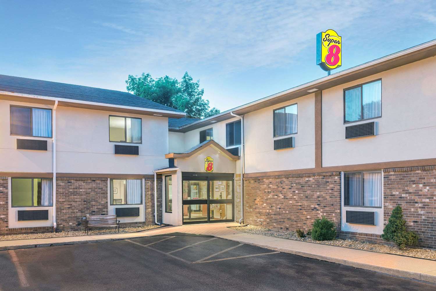 Super 8 By Wyndham Tilton/Lake Winnipesaukee 3/6
