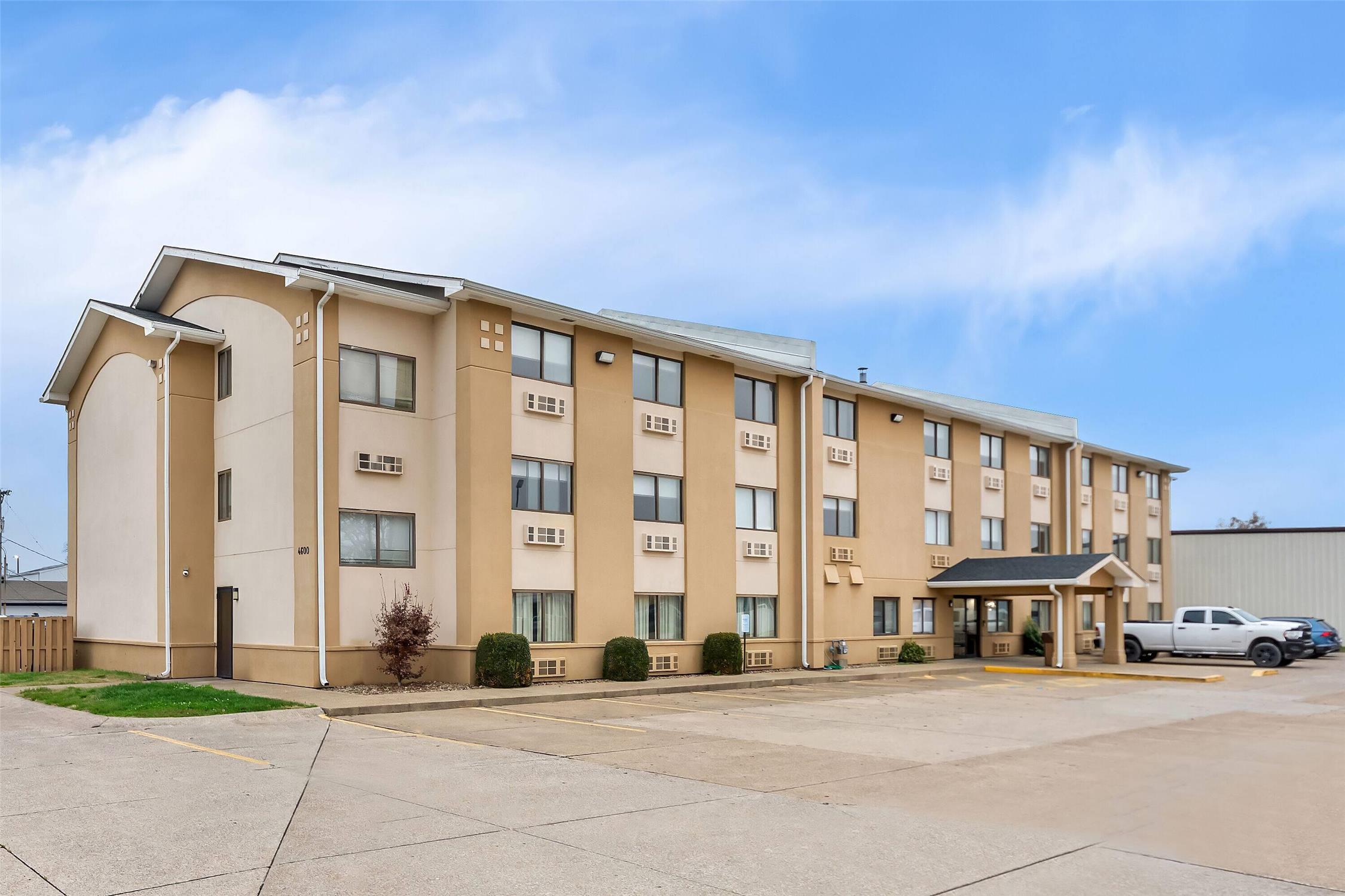 Super 8 by Wyndham Evansville East 12/16